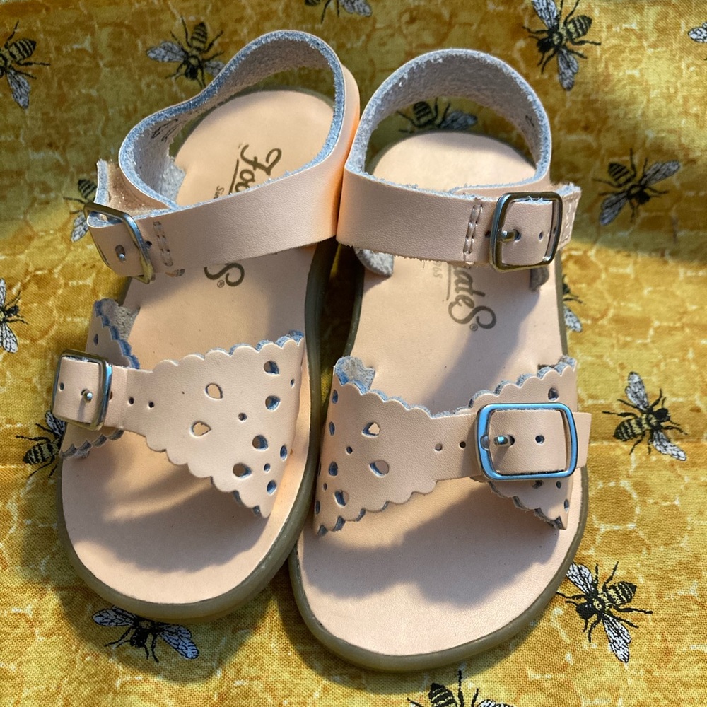FootMates Peach Toddler Sandals size 5 perfect
